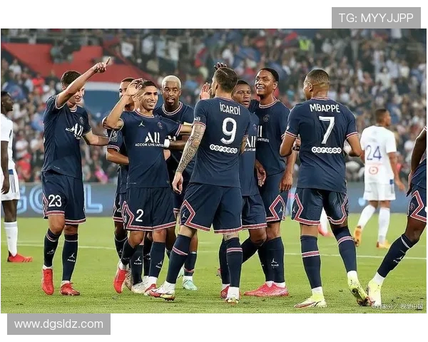 巴黎圣日耳曼对阵马赛：法甲经典德比激战再度上演，谁能笑到最后
